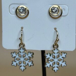 🚨3 for $15🚨 Gold Tone - Snowflake and Rhinestone Earrings